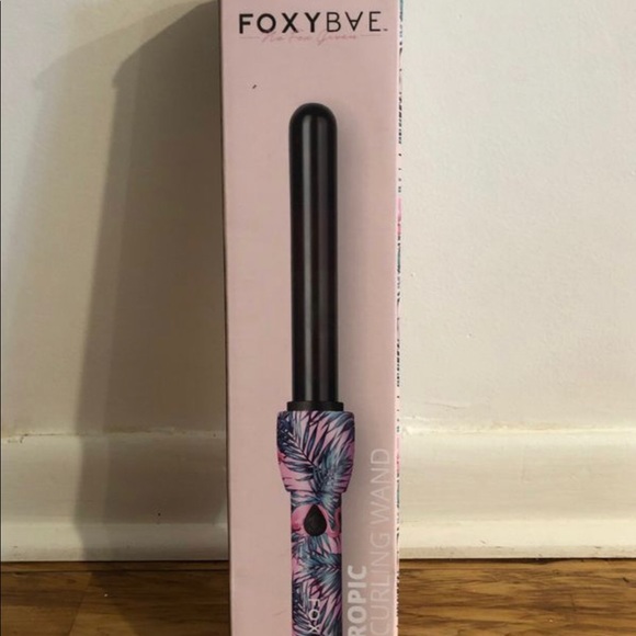 Foxy Bae Curling Iron - Picture 1 of 1